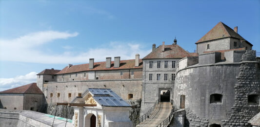 Chateau de Joux Cluse & Mijoux