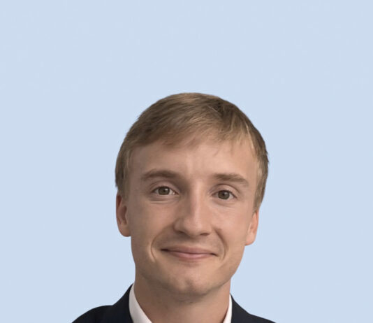 Invité de la semaine. Paul Cedro, chargé de développement à l’association « Parlons Démocratie »