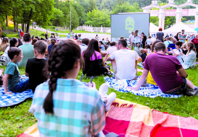 Cinema-en-plein-air-photo-1-1280x886