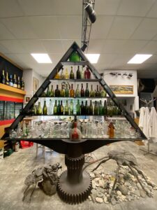Portrait du sculpteur Paul Gonez dans son atelier