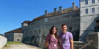 Les organisateurs devant le Château de Joux
