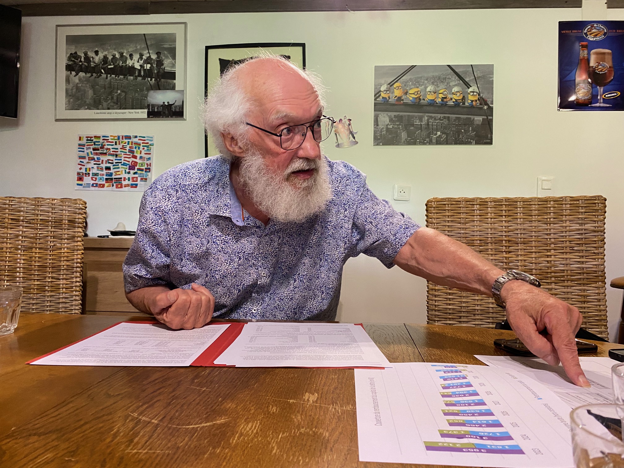 Bâtiment municipal à Pontarlier, finances locales en tension