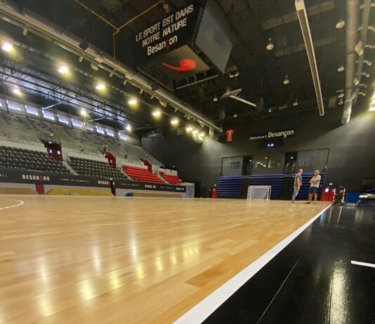 Besançon. Le sol du Palais des Sports fait peau neuve