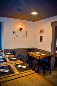 Portrait de Tom Abid dans son restaurant
