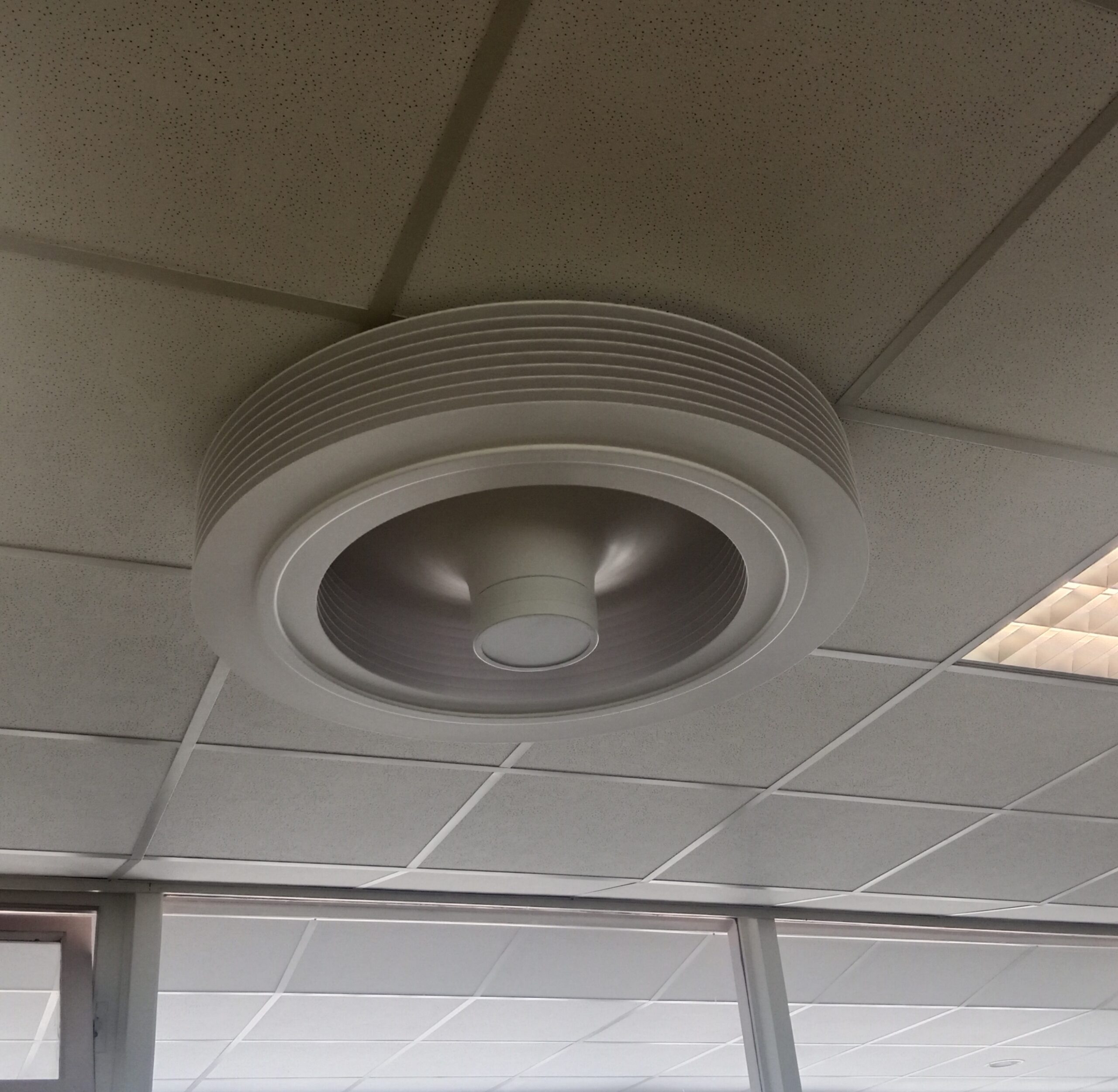 Salle de classe équipée de ventilateurs contre la canicule