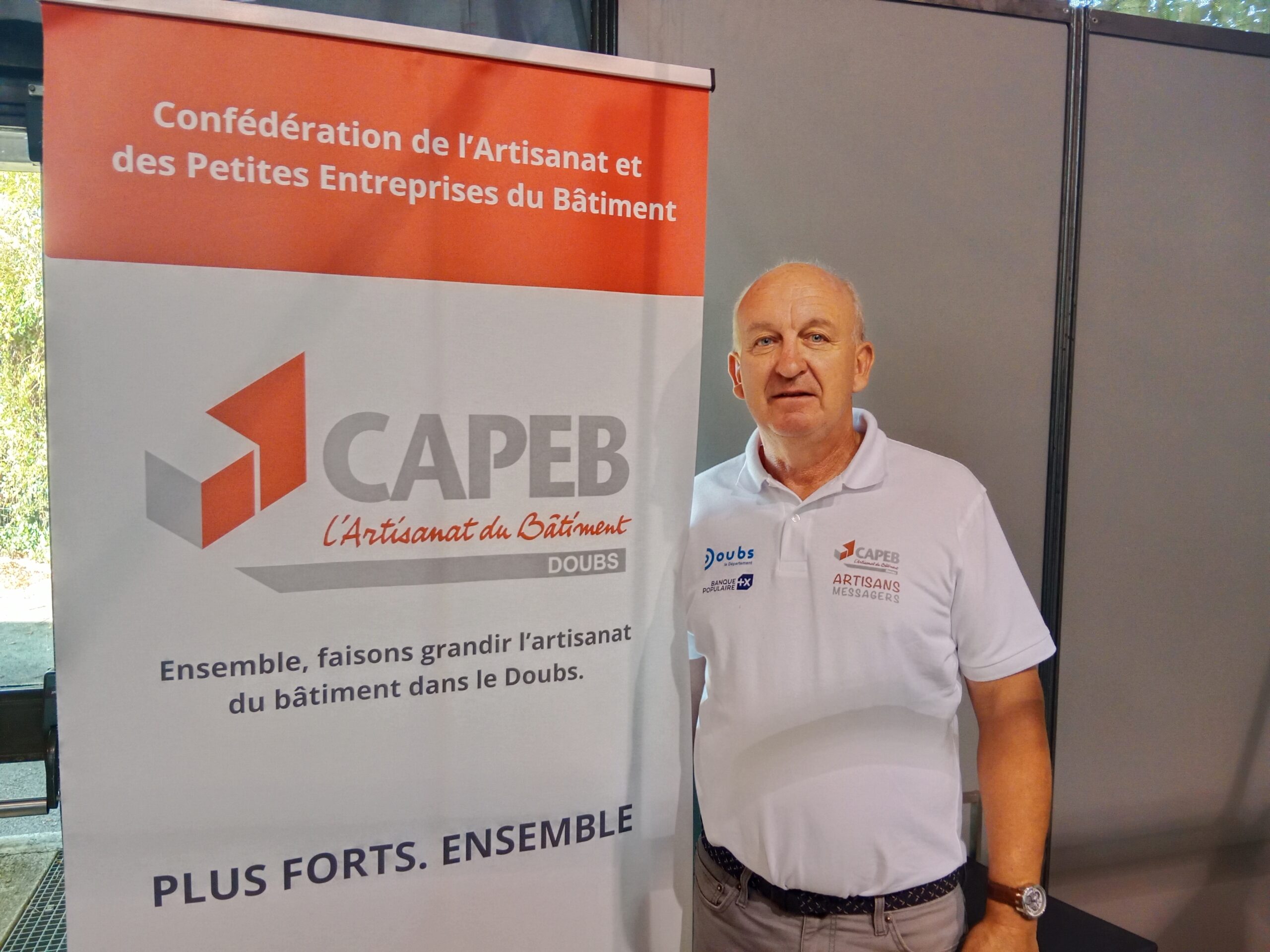 Échanges entre candidats et entreprises au salon Cap vers l’emploi