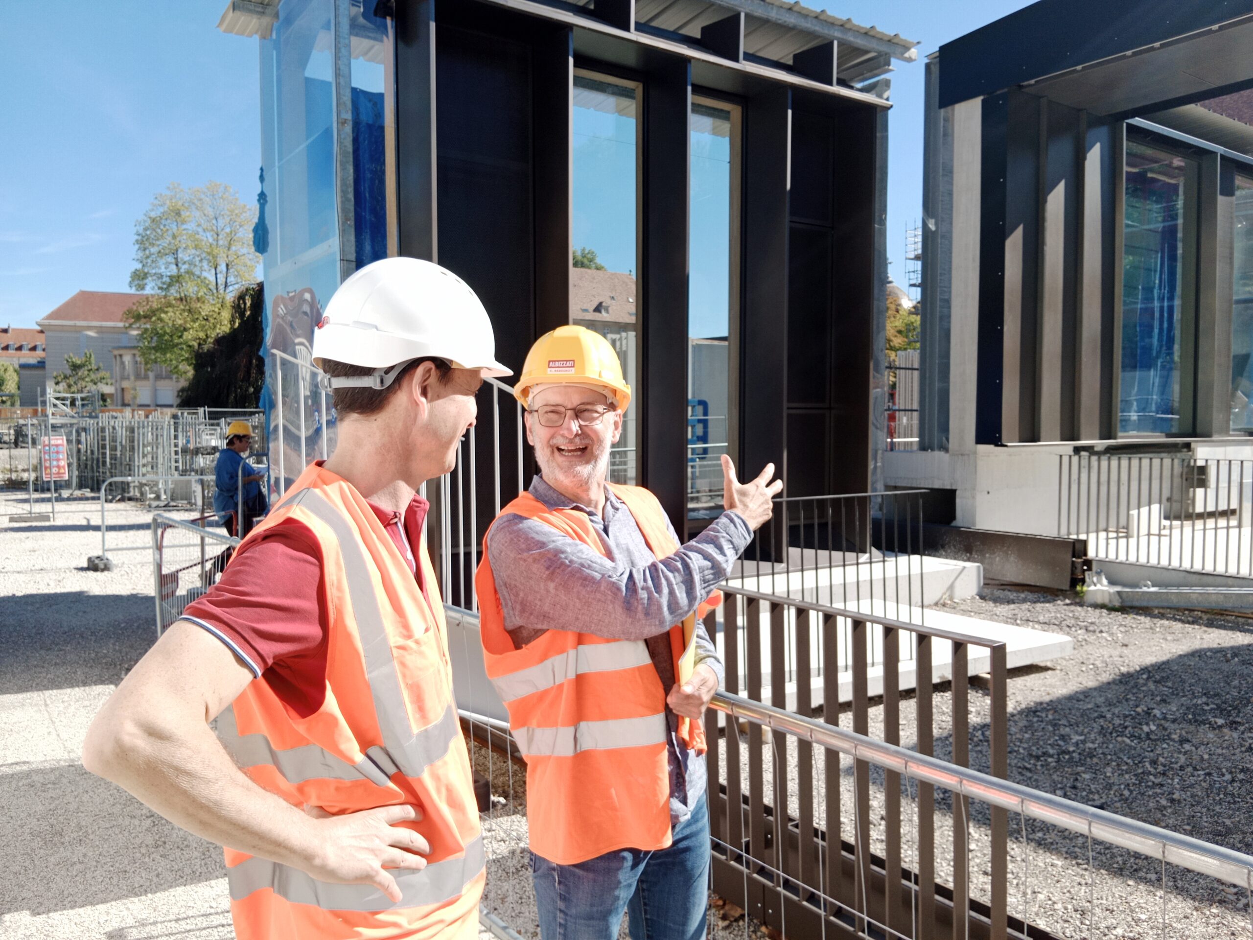 Visiteurs à l’intérieur du chantier, Grande bibliothèque Besançon