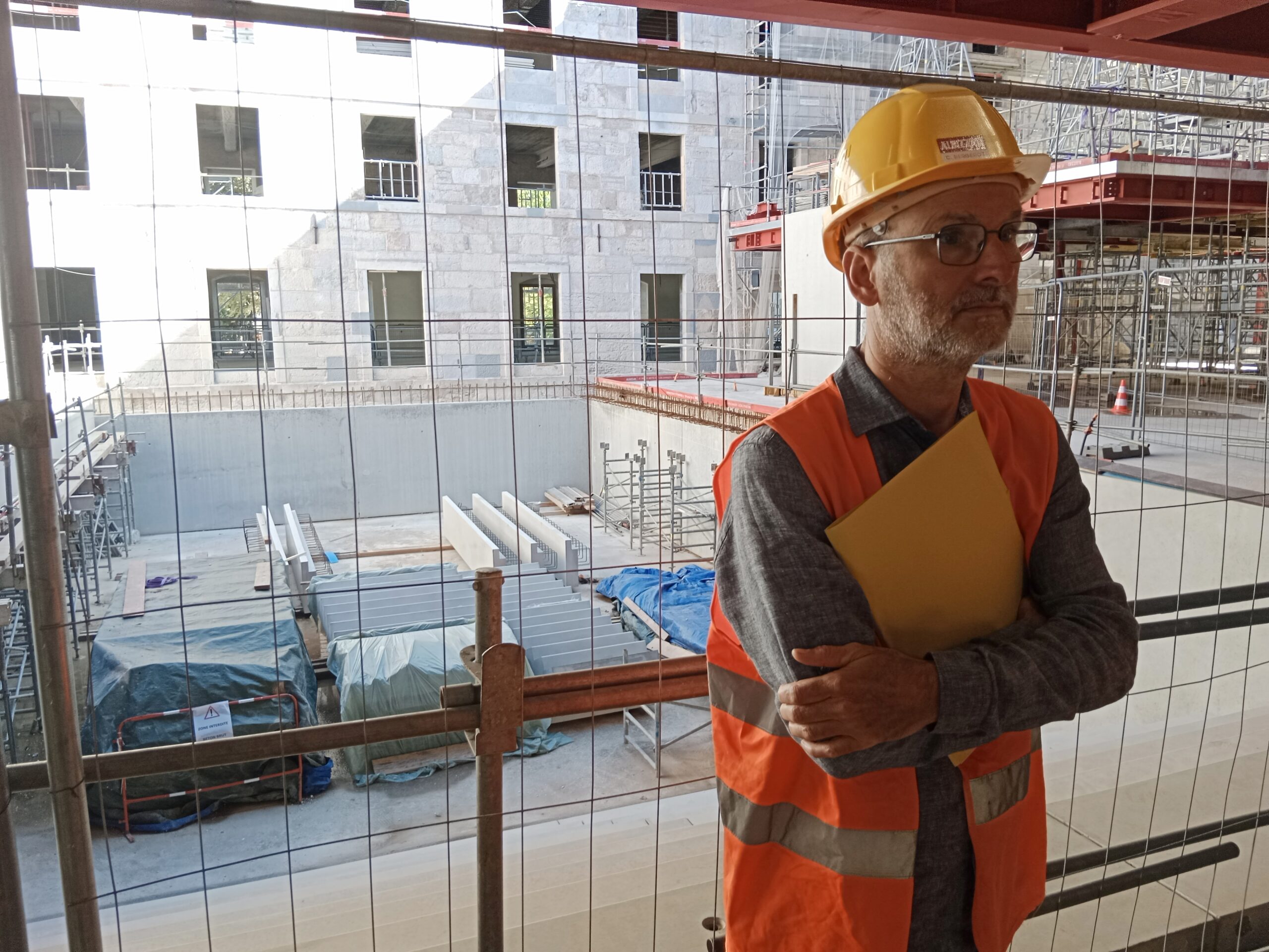Hall et espaces intérieurs en rénovation, future bibliothèque Besançon